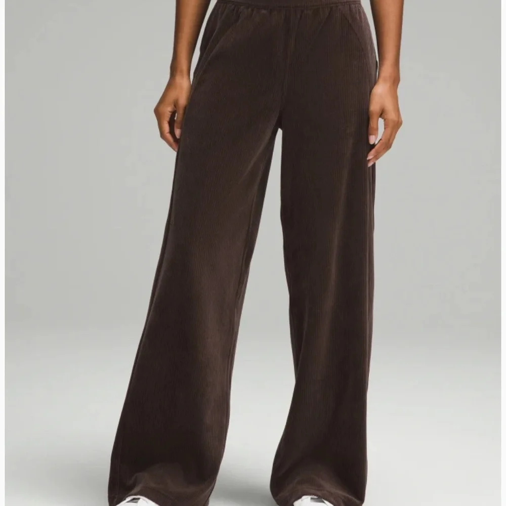 Lululemon | Mid-Rise Wide-Leg Pant Velvet Cord | Warm Ash Gray | Size 4 - Picture 13 of 13